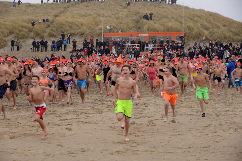 ../Images/Nieuwjaarsduik Nederzandt 2017 029.jpg